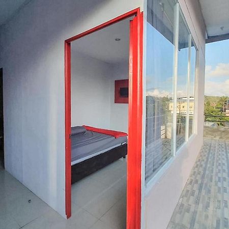 Sky Residence Tomohon Mitra Reddoorz מראה חיצוני תמונה