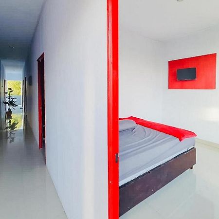 Sky Residence Tomohon Mitra Reddoorz מראה חיצוני תמונה