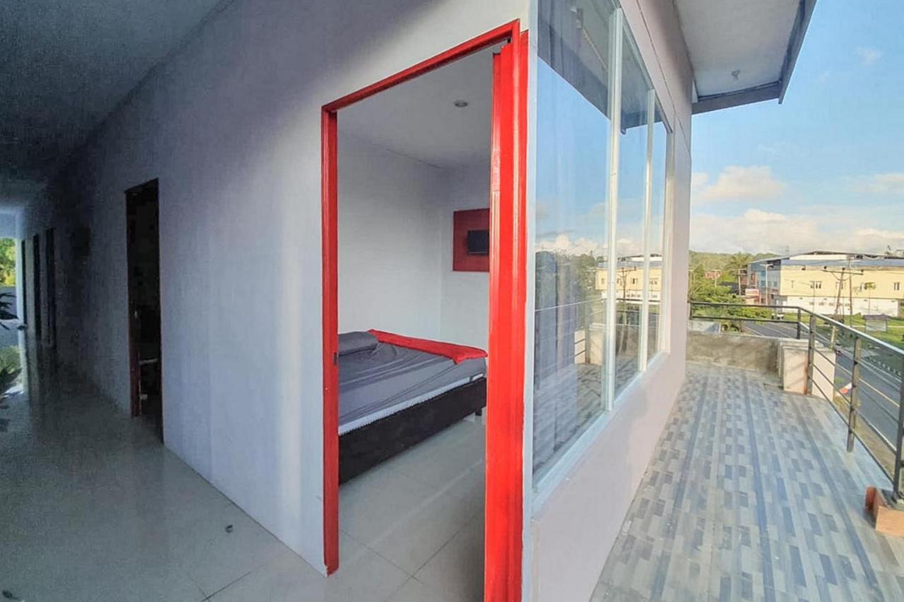 Sky Residence Tomohon Mitra Reddoorz מראה חיצוני תמונה