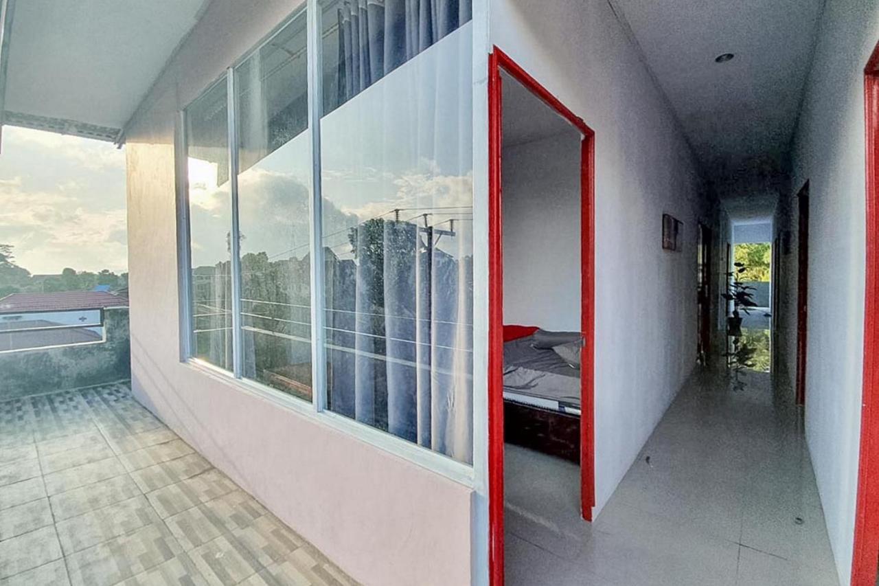 Sky Residence Tomohon Mitra Reddoorz מראה חיצוני תמונה